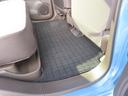 【後部座席のフロアマット】後部座席も純正フロアマット付きです。こちらも大きなスレや傷、汚れなどなくこちらも綺麗な状態です。