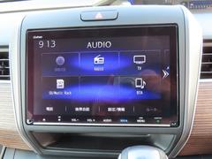 【ホンダ純正ギャザズ・ＶＸＭ−２１７ＶＦＮｉ】Ｂｌｕｅｔｏｏｔｈ接続に対応しています。その他、ＴＶやＡＭ／ＦＭラジオの視聴・ＣＤやＤＶＤ再生・ＵＳＢ接続などが可能です。 7