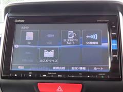 【ホンダ純正ギャザズ・ＶＸＭ−１７５ＶＦｉ】Ｂｌｕｅｔｏｏｔｈ接続に対応しています。その他、ＴＶやＡＭ／ＦＭラジオの視聴・ＣＤやＤＶＤ再生・ＵＳＢ接続などが可能です。 5