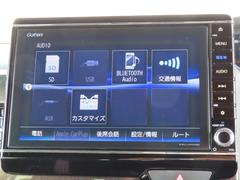 【ホンダ純正ギャザズ・ＶＸＵ−１９５ＮＢｉ】Ｂｌｕｅｔｏｏｔｈ接続に対応しています。その他、ＴＶやＡＭ／ＦＭラジオの視聴・ＣＤやＤＶＤ再生・ＵＳＢ接続などが可能です。 7