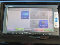 【ホンダ純正ギャザズ・ＶＸＭ−１５５ＶＳｉ】Ｂｌｕｅｔｏｏｔｈ接続に対応しています。その他、ＴＶやＡＭ／ＦＭラジオの視聴・ＣＤやＤＶＤ再生・ＵＳＢ接続などが可能です。 7