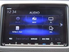 【ホンダ純正ギャザズ・ＶＸＭ−１９７ＶＦＥｉ】Ｂｌｕｅｔｏｏｔｈ接続に対応しています。その他、ＴＶやＡＭ／ＦＭラジオの視聴・ＣＤやＤＶＤ再生・ＵＳＢ接続なども対応しています。 7