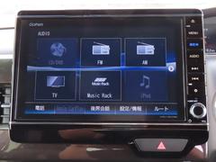 【ホンダ純正ギャザズ・ＶＸＵ−１８５ＮＢｉ】Ｂｌｕｅｔｏｏｔｈ接続に対応しています。その他、ＴＶやＦＭ／ＡＭラジオの視聴・ＣＤやＤＶＤ再生・ＵＳＢ接続などが可能です。 6