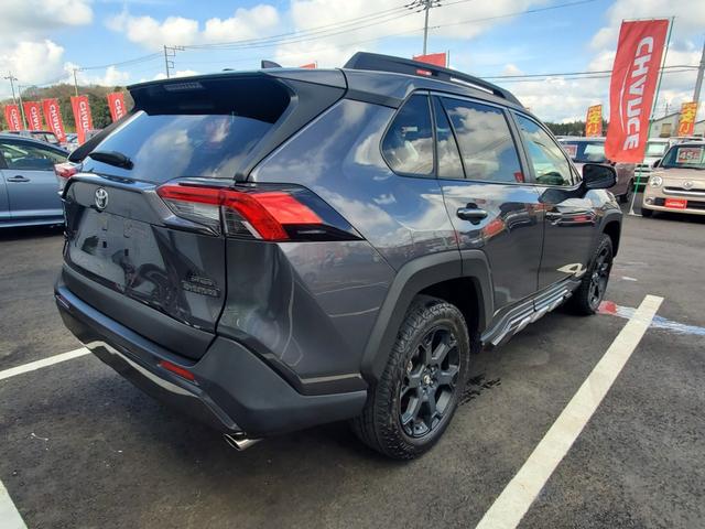 ＲＡＶ４ アドベンチャー　オフロードパッケージ　バックカメラ　ＥＴＣ　シートヒータ　ハンドルヒータ　ディスプレイオーディオ　ＬＥＤヘッドライト　フォグランプ　電動格納ミラー　運転席パワーシート　Ｂｌｕｅｔｏｏｔｈ接続（10枚目）