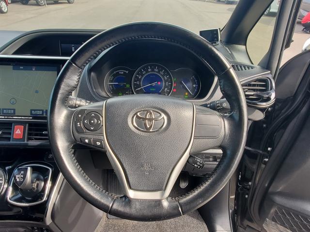 ヴォクシー ハイブリッドＺＳ　煌　純正１０インチナビ　フルセグ　ＣＤ　ＤＶＤ　Ｂｌｕｅｔｏｏｔｈ　バックカメラＥＴＣ　両側パワースライドドア　純正１２．８インチフリップダウンモニター　クルーズコントロール　前席シートヒーター　ＬＥＤ（17枚目）