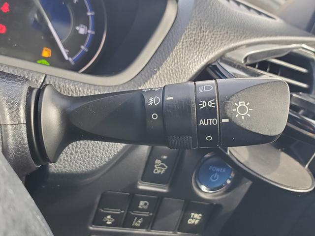 ヴォクシー ハイブリッドＺＳ　煌　純正１０インチナビ　フルセグ　ＣＤ　ＤＶＤ　Ｂｌｕｅｔｏｏｔｈ　バックカメラＥＴＣ　両側パワースライドドア　純正１２．８インチフリップダウンモニター　クルーズコントロール　前席シートヒーター　ＬＥＤ（27枚目）