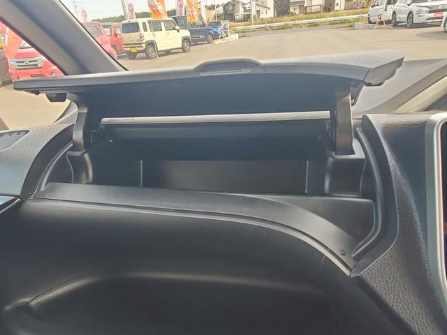 ヴォクシー ハイブリッドＺＳ　煌　純正１０インチナビ　フルセグ　ＣＤ　ＤＶＤ　Ｂｌｕｅｔｏｏｔｈ　バックカメラＥＴＣ　両側パワースライドドア　純正１２．８インチフリップダウンモニター　クルーズコントロール　前席シートヒーター　ＬＥＤ（36枚目）