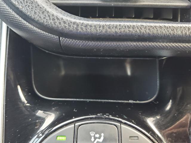ヴォクシー ハイブリッドＺＳ　煌　純正１０インチナビ　フルセグ　ＣＤ　ＤＶＤ　Ｂｌｕｅｔｏｏｔｈ　バックカメラＥＴＣ　両側パワースライドドア　純正１２．８インチフリップダウンモニター　クルーズコントロール　前席シートヒーター　ＬＥＤ（39枚目）