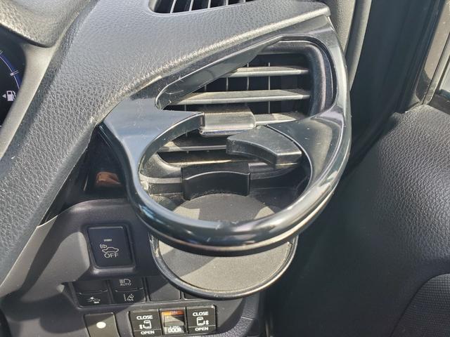 ヴォクシー ハイブリッドＺＳ　煌　純正１０インチナビ　フルセグ　ＣＤ　ＤＶＤ　Ｂｌｕｅｔｏｏｔｈ　バックカメラＥＴＣ　両側パワースライドドア　純正１２．８インチフリップダウンモニター　クルーズコントロール　前席シートヒーター　ＬＥＤ（45枚目）