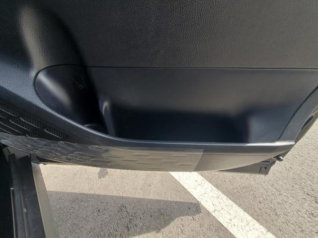 ヴォクシー ハイブリッドＺＳ　煌　純正１０インチナビ　フルセグ　ＣＤ　ＤＶＤ　Ｂｌｕｅｔｏｏｔｈ　バックカメラＥＴＣ　両側パワースライドドア　純正１２．８インチフリップダウンモニター　クルーズコントロール　前席シートヒーター　ＬＥＤ（46枚目）