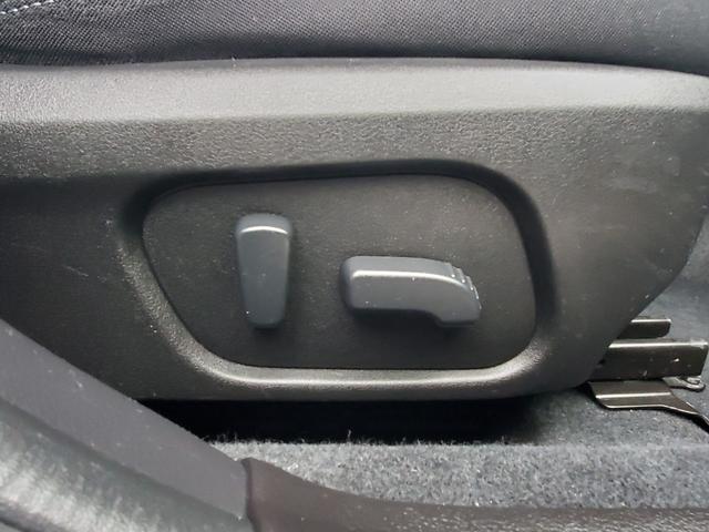 レヴォーグ １．６ＧＴアイサイト　ナビ　フルセグ　バックカメラ　ＥＴＣ　Ｂｌｕｅｔｏｏｔｈ　ＣＤ／ＤＶＤ　クルーズコントロール　アイドリングストップ　ＢＳＭ　パワーシート　オートマチックハイビーム　純正１７インチアルミホイール（42枚目）