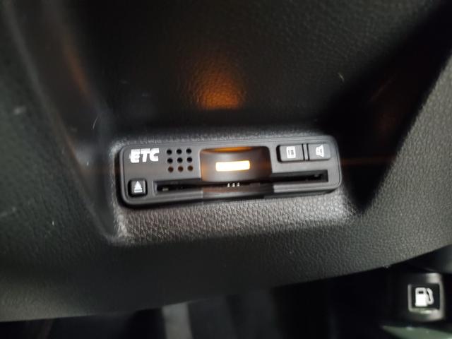 当社の車両には『安心して車選びをしていただく為に』お支払い総額を表示しております。税金、自賠責保険、リサイクル料金、登録費用が含まれております。管轄登録及び届出で店舗納車の場合になります。