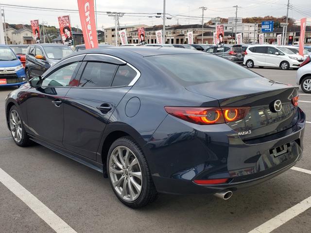 ＭＡＺＤＡ３セダン ２０Ｓプロアクティブ　ナビ　Ｂｌｕｅｔｏｏｔｈ　ＵＳＢ　バックカメラ　ＥＴＣ　クルーズコントロール　コーナーセンサー　オートライト　ＬＥＤヘッドライト　スマートキー　電動格納ミラー　１８インチアルミホイール（9枚目）