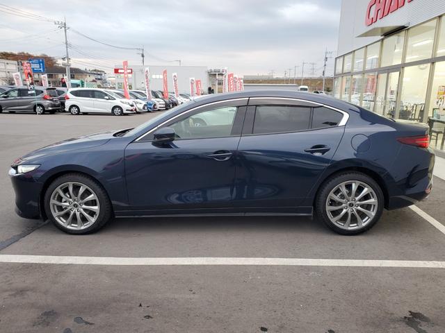 ＭＡＺＤＡ３セダン ２０Ｓプロアクティブ　ナビ　Ｂｌｕｅｔｏｏｔｈ　ＵＳＢ　バックカメラ　ＥＴＣ　クルーズコントロール　コーナーセンサー　オートライト　ＬＥＤヘッドライト　スマートキー　電動格納ミラー　１８インチアルミホイール（10枚目）