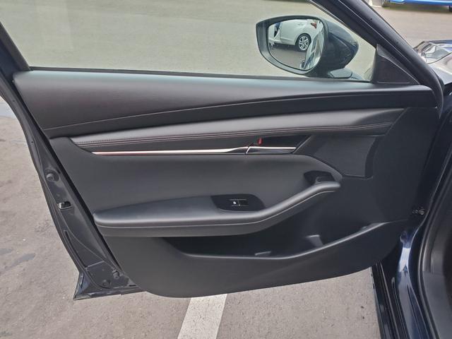 ＭＡＺＤＡ３セダン ２０Ｓプロアクティブ　ナビ　Ｂｌｕｅｔｏｏｔｈ　ＵＳＢ　バックカメラ　ＥＴＣ　クルーズコントロール　コーナーセンサー　オートライト　ＬＥＤヘッドライト　スマートキー　電動格納ミラー　１８インチアルミホイール（13枚目）