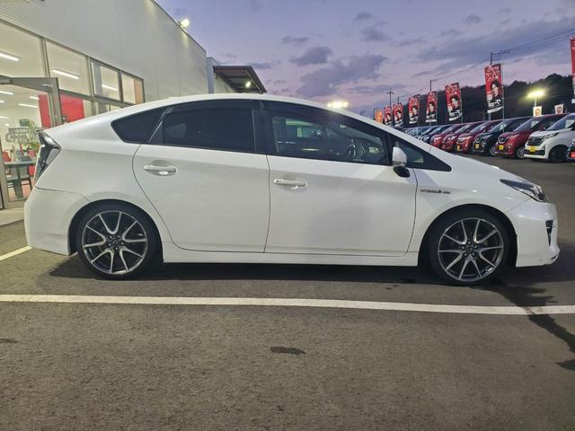 プリウス Sツーリングセレクション・G’s ナビ フルセグ バックカメラ ETC HIDヘッドライト 電動格納ミラー スマートキー(6枚目)