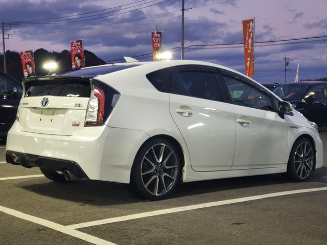 プリウス Sツーリングセレクション・G’s ナビ フルセグ バックカメラ ETC HIDヘッドライト 電動格納ミラー スマートキー(7枚目)