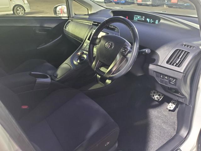 プリウス Sツーリングセレクション・G’s ナビ フルセグ バックカメラ ETC HIDヘッドライト 電動格納ミラー スマートキー(11枚目)