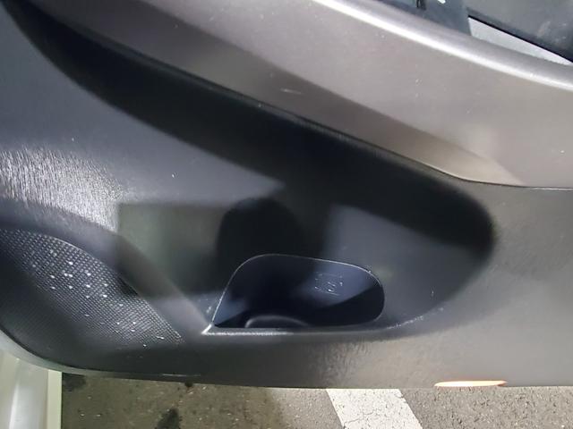 プリウス Sツーリングセレクション・G’s ナビ フルセグ バックカメラ ETC HIDヘッドライト 電動格納ミラー スマートキー(45枚目)