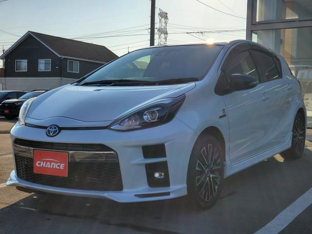 アクア Ｇ　ＧＲスポーツ　雹害車　社外ナビ　バックカメラ　社外アルミ　ドライブレコーダー　ＥＴＣ　ＬＥＤヘッドライト　オートライト　ＵＳＢ　Ｂｌｕｅｔｏｏｔｈ　フルセグＴＶ　ＣＤ　ＤＶＤ　スマートキー　クルコン（3枚目）