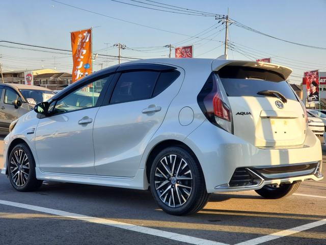 アクア Ｇ　ＧＲスポーツ　雹害車　社外ナビ　バックカメラ　社外アルミ　ドライブレコーダー　ＥＴＣ　ＬＥＤヘッドライト　オートライト　ＵＳＢ　Ｂｌｕｅｔｏｏｔｈ　フルセグＴＶ　ＣＤ　ＤＶＤ　スマートキー　クルコン（9枚目）