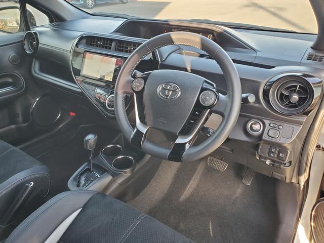 アクア Ｇ　ＧＲスポーツ　雹害車　社外ナビ　バックカメラ　社外アルミ　ドライブレコーダー　ＥＴＣ　ＬＥＤヘッドライト　オートライト　ＵＳＢ　Ｂｌｕｅｔｏｏｔｈ　フルセグＴＶ　ＣＤ　ＤＶＤ　スマートキー　クルコン（11枚目）