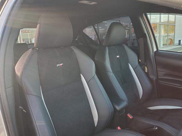 アクア Ｇ　ＧＲスポーツ　雹害車　社外ナビ　バックカメラ　社外アルミ　ドライブレコーダー　ＥＴＣ　ＬＥＤヘッドライト　オートライト　ＵＳＢ　Ｂｌｕｅｔｏｏｔｈ　フルセグＴＶ　ＣＤ　ＤＶＤ　スマートキー　クルコン（12枚目）