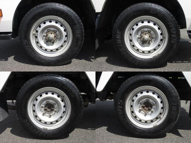Wキャブロングシングルジャストロ 5速マニュアル 4WD ディーゼル ワンセグメモリーナビ 全窓パワーウィンドウ ETC リアクーラー スタッドレスタイヤ付属(8枚目)