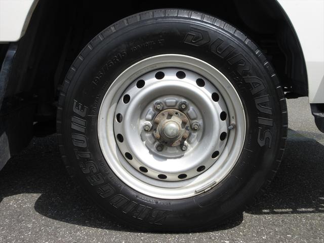 Wキャブロングシングルジャストロ 5速マニュアル 4WD ディーゼル ワンセグメモリーナビ 全窓パワーウィンドウ ETC リアクーラー スタッドレスタイヤ付属(9枚目)