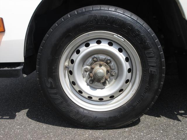 Wキャブロングシングルジャストロ 5速マニュアル 4WD ディーゼル ワンセグメモリーナビ 全窓パワーウィンドウ ETC リアクーラー スタッドレスタイヤ付属(10枚目)