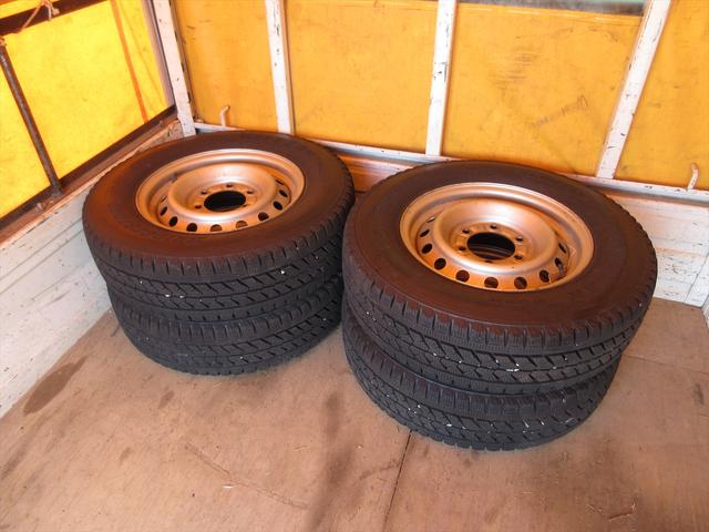 Wキャブロングシングルジャストロ 5速マニュアル 4WD ディーゼル ワンセグメモリーナビ 全窓パワーウィンドウ ETC リアクーラー スタッドレスタイヤ付属(39枚目)