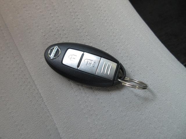 キューブ １５Ｘ　ＦＯＵＲ　Ｍセレクション　ワンセグＨＤＤナビ　バックカメラ　スマートキー　プッシュスタート　ＥＴＣ　フォグランプ　切替式４ＷＤ（29枚目）