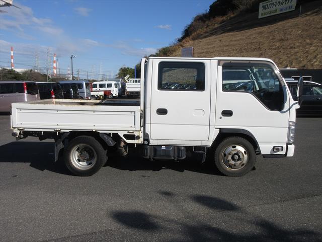 エルフトラック ダブルキャブ　フラットロー　５速マニュアル　地デジメモリーナビ　ＥＴＣ　パワーウィンドウ　アイドリングストップ　ヘッドライトレベライザー　坂道発進補助装置　フォグランプ（21枚目）