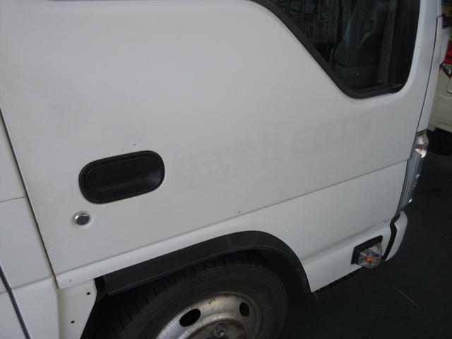 エルフトラック ダブルキャブ　フラットロー　５速マニュアル　地デジメモリーナビ　ＥＴＣ　パワーウィンドウ　アイドリングストップ　ヘッドライトレベライザー　坂道発進補助装置　フォグランプ（46枚目）