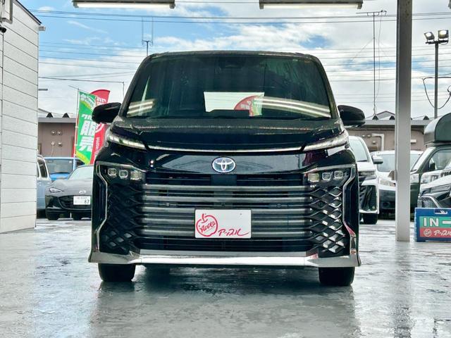 ヴォクシー ハイブリッドS-Z 後席フリップダウンモニター スマートキー2個 プロジェクター式LEDヘッドライト 両側パワスラ Pバックドア トヨタチームメイト BSM 快適利便PKG ドライビングサポートPKGユニバーサルステップ(2枚目)