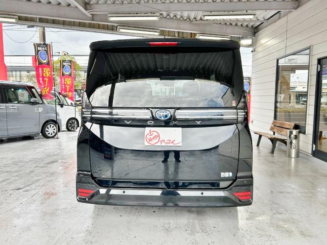 ヴォクシー ハイブリッドS-Z 後席フリップダウンモニター スマートキー2個 プロジェクター式LEDヘッドライト 両側パワスラ Pバックドア トヨタチームメイト BSM 快適利便PKG ドライビングサポートPKGユニバーサルステップ(7枚目)