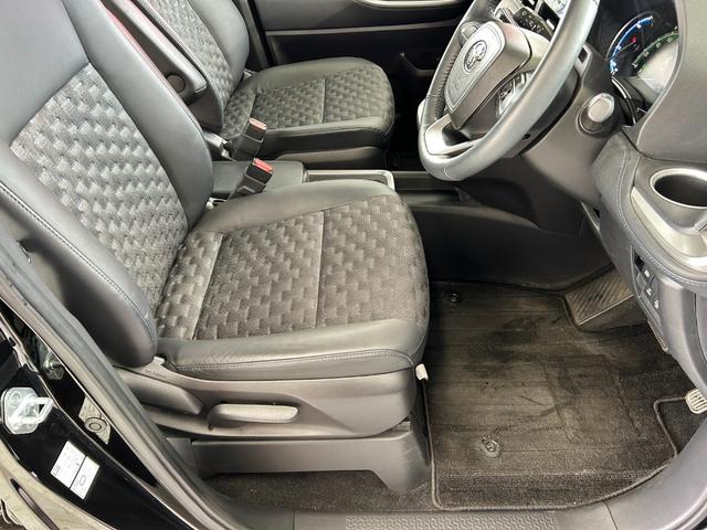 ヴォクシー ハイブリッドS-Z 後席フリップダウンモニター スマートキー2個 プロジェクター式LEDヘッドライト 両側パワスラ Pバックドア トヨタチームメイト BSM 快適利便PKG ドライビングサポートPKGユニバーサルステップ(10枚目)