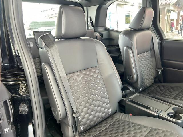 ヴォクシー ハイブリッドS-Z 後席フリップダウンモニター スマートキー2個 プロジェクター式LEDヘッドライト 両側パワスラ Pバックドア トヨタチームメイト BSM 快適利便PKG ドライビングサポートPKGユニバーサルステップ(13枚目)