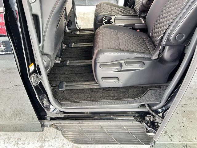 ヴォクシー ハイブリッドS-Z 後席フリップダウンモニター スマートキー2個 プロジェクター式LEDヘッドライト 両側パワスラ Pバックドア トヨタチームメイト BSM 快適利便PKG ドライビングサポートPKGユニバーサルステップ(14枚目)