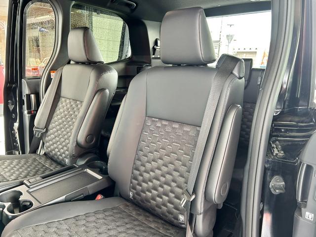 ヴォクシー ハイブリッドS-Z 後席フリップダウンモニター スマートキー2個 プロジェクター式LEDヘッドライト 両側パワスラ Pバックドア トヨタチームメイト BSM 快適利便PKG ドライビングサポートPKGユニバーサルステップ(15枚目)