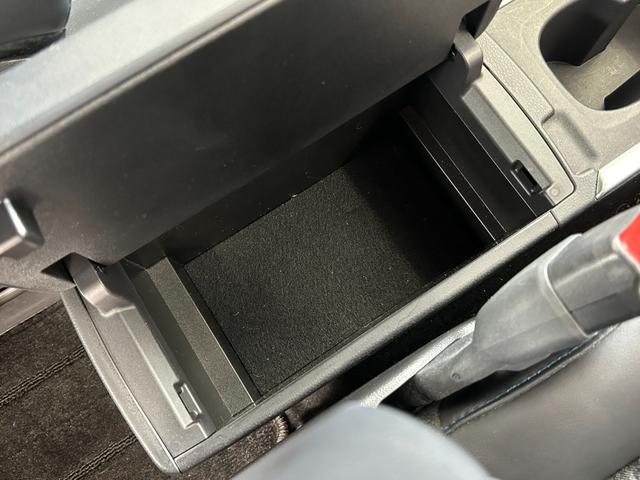 ヴォクシー ハイブリッドS-Z 後席フリップダウンモニター スマートキー2個 プロジェクター式LEDヘッドライト 両側パワスラ Pバックドア トヨタチームメイト BSM 快適利便PKG ドライビングサポートPKGユニバーサルステップ(29枚目)