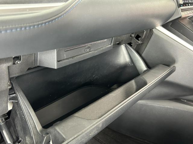 ヴォクシー ハイブリッドS-Z 後席フリップダウンモニター スマートキー2個 プロジェクター式LEDヘッドライト 両側パワスラ Pバックドア トヨタチームメイト BSM 快適利便PKG ドライビングサポートPKGユニバーサルステップ(32枚目)