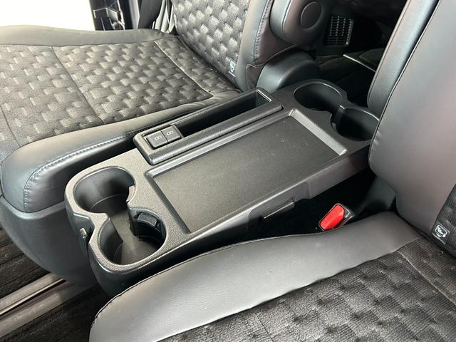 ヴォクシー ハイブリッドS-Z 後席フリップダウンモニター スマートキー2個 プロジェクター式LEDヘッドライト 両側パワスラ Pバックドア トヨタチームメイト BSM 快適利便PKG ドライビングサポートPKGユニバーサルステップ(33枚目)