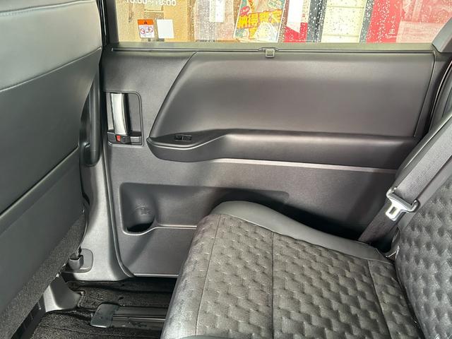 ヴォクシー ハイブリッドS-Z 後席フリップダウンモニター スマートキー2個 プロジェクター式LEDヘッドライト 両側パワスラ Pバックドア トヨタチームメイト BSM 快適利便PKG ドライビングサポートPKGユニバーサルステップ(38枚目)