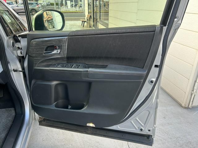 オデッセイ アブソルート・Xホンダセンシングアドバンスドパッケジ スマートキー2個 LEDヘッドライト 両側パワースライドドア ホンダセンシング マルチビューカメラシステム 純正ナビ&フルセグ&BT 後席フリップダウンモニター ビルトインETC レーダークルコン(31枚目)