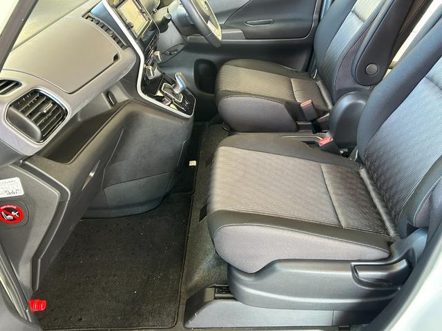 セレナ e-パワー ハイウェイスターV ワンオーナー インテリジェントキー2個 LEDヘッドライト 両側パワースライドドア 純正ナビ&フルセグ&BT アラウンドビューモニター セーフティパックA リアオートエアコン ETC クルコン(17枚目)