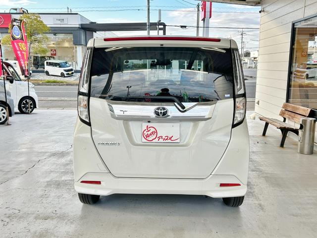 ルーミー カスタムＧ　ワンオーナー　スマートキー２個　ＬＥＤヘッドライト＆ＬＥＤフォグ　両側パワースライドドア　パノラミックビューパッケージ　スマートアシスト　フルセグＴＶ　レーダークルーズコントロール　純正アルミ（7枚目）