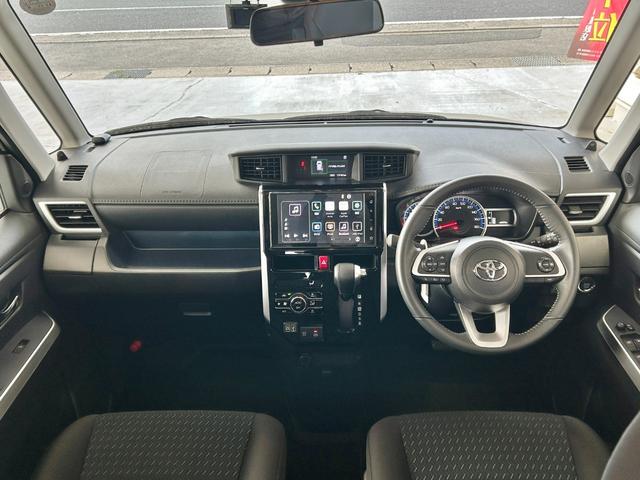 ルーミー カスタムＧ　ワンオーナー　スマートキー２個　ＬＥＤヘッドライト＆ＬＥＤフォグ　両側パワースライドドア　パノラミックビューパッケージ　スマートアシスト　フルセグＴＶ　レーダークルーズコントロール　純正アルミ（9枚目）