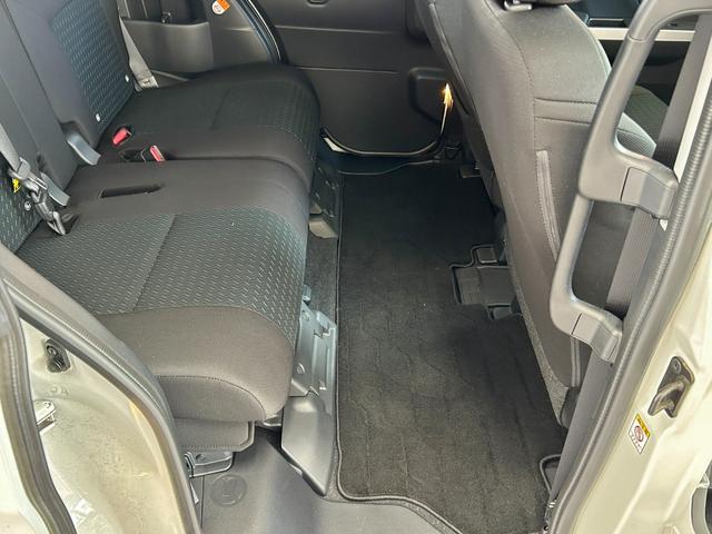 ルーミー カスタムＧ　ワンオーナー　スマートキー２個　ＬＥＤヘッドライト＆ＬＥＤフォグ　両側パワースライドドア　パノラミックビューパッケージ　スマートアシスト　フルセグＴＶ　レーダークルーズコントロール　純正アルミ（12枚目）