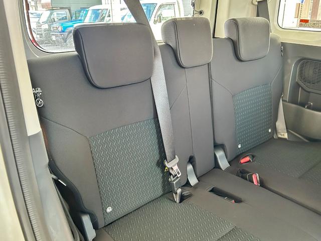 ルーミー カスタムＧ　ワンオーナー　スマートキー２個　ＬＥＤヘッドライト＆ＬＥＤフォグ　両側パワースライドドア　パノラミックビューパッケージ　スマートアシスト　フルセグＴＶ　レーダークルーズコントロール　純正アルミ（13枚目）